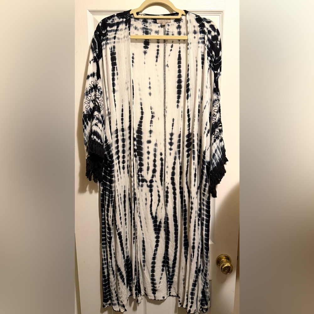 Wonderly Blue and White Tie-Dye Kimono